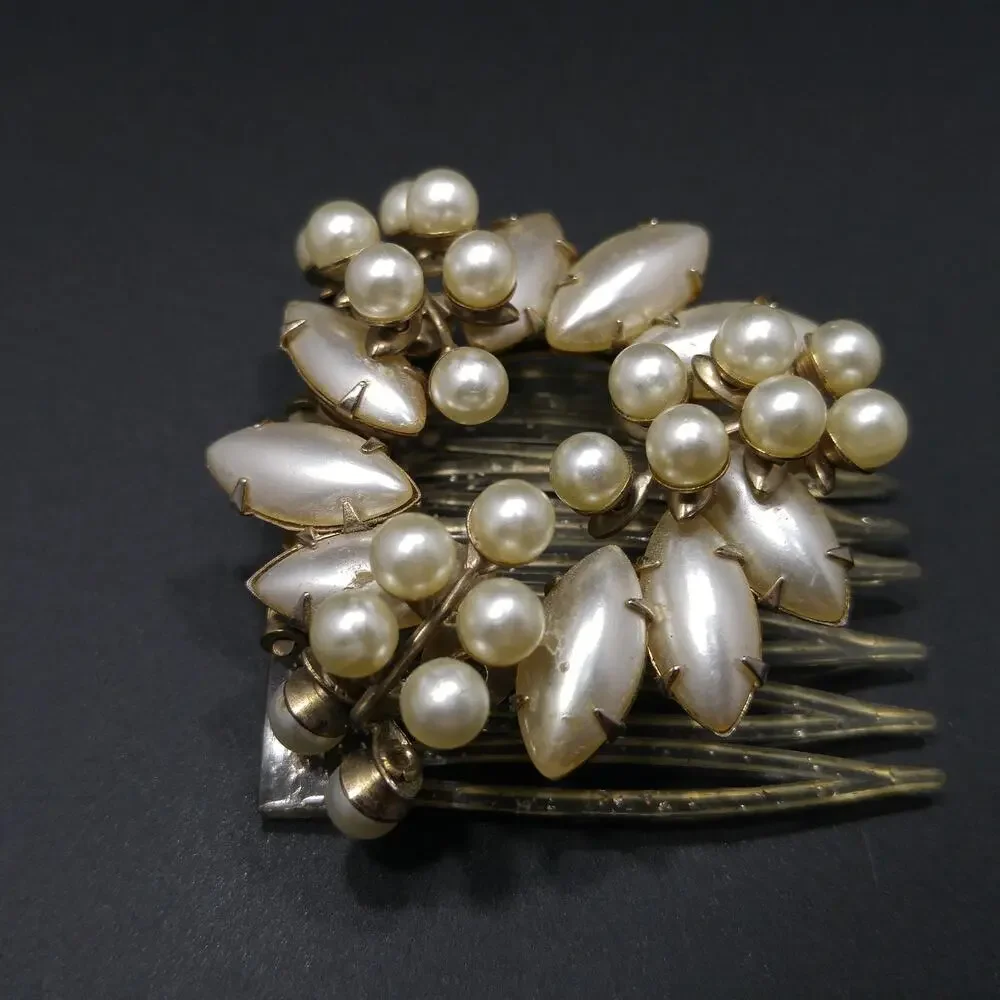 Vintage Wedding Hair Comb, Faux Pearls , 1950s, Bridal Hair Accessory, 2 Inches